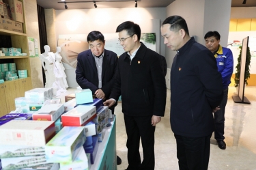 向导调研 | 平湖市委副书记、、、代市长周军波一行莅临122cc太阳集成游戏纸业调研交流