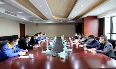 平湖市委常委、宣传部长沈志凤莅临122cc太阳集成游戏纸业调研疫情防控和复工复产情形