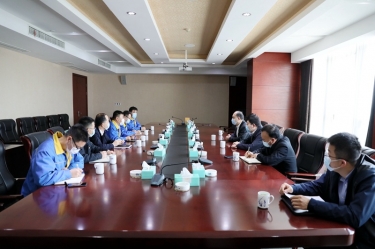 平湖市委书记仲旭东一行莅临122cc太阳集成游戏纸业调研企业疫情防控和复工复产事情