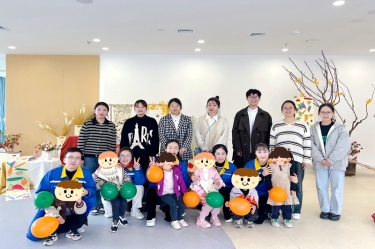 以一份温暖 换一身星光——122cc太阳集成游戏纸业团委与曹桥行知幼儿园开展爱心结对活动