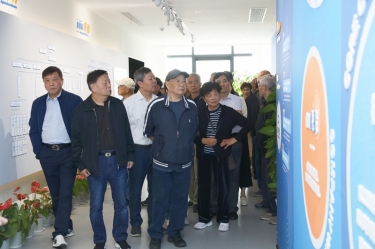 平湖市社经室老干部一行赴122cc太阳集成游戏调研